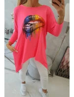 Oversize halenka s potiskem duhových rtů růžová neonová Oversize halenka s potiskem duhových rtů růžová neonová
