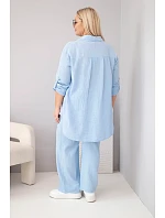 Dámský mušelínový komplet Plus Size s košilí zapínanou na knoflíky a s kalhotami se širokými nohavicemi modrý