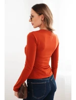 Dámská blůza z viskózy přiléhavá s řasením a broží hnědá