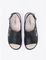 Trendy černé  sandály dámské na plochém podpatku