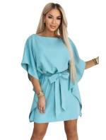 287-40 SOFIA Motýlí šaty se zavazováním v pase - pastelově tyrkysové 287-40 SOFIA Motýlí šaty se zavazováním v pase - pastelově tyrkysové