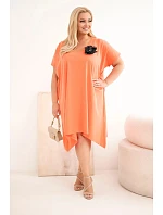 Dámské plus size bavlněné šaty s broží a výstřihem korálová Dámské plus size bavlněné šaty s broží a výstřihem korálová