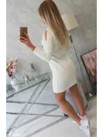 Šaty s 3D grafikou a zdobenými volánky v barvě ecru Šaty s 3D grafikou a zdobenými volánky v barvě ecru