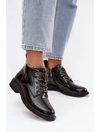 Kožené lakované dámské kotníčkové boty s ozdobným šněrováním D&A MR52-124 Černé Kožené lakované dámské kotníčkové boty s ozdobným šněrováním D&A MR52-124 Černé
