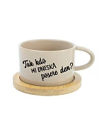 TAK KDO MI DNESKA POSERE DEN? - krémový hrníček makronka 200 ml TAK KDO MI DNESKA POSERE DEN? - krémový hrníček makronka 200 ml