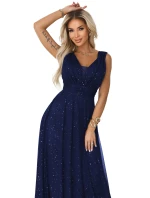 637-3 Večerní dlouhé šaty s brokátovým akcentem a hlubokým výstřihem - tmavě modré 637-3 Večerní dlouhé šaty s brokátovým akcentem a hlubokým výstřihem - tmavě modré