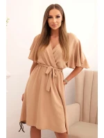 Šaty s překládaným výstřihem camelová