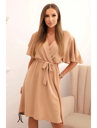 Šaty s překládaným výstřihem camelová