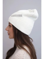 Dámská zimní vlněná čepice s ozdobným páskem z kamínků K402 ecru
