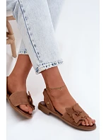 Kožené semišové sandály na nízkém podpatku s ozdobným květem Zazoo 407471 hnědé