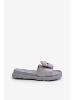 Dámské šedé sandály s ozdobou na nízké platformě Cedrella