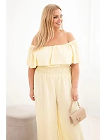 Dámská kombinéza Plus Size s odhalenými rameny, s volánem a širokými nohavicemi žlutý Dámská kombinéza Plus Size s odhalenými rameny, s volánem a širokými nohavicemi žlutý