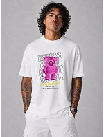 Pánské tričko oversize s potiskem medvídka bílé FashionStreet NX1030R Pánské tričko oversize s potiskem medvídka bílé FashionStreet NX1030R