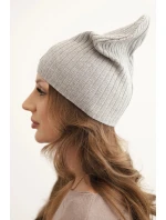 Dámská čepice s proužky a ozdobným knoflíkem, s přídavkem viskózy a modalu šedá