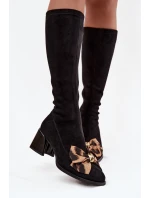 Dámské kozačky na podpatku s ozdobnou mašlí D&A – černé