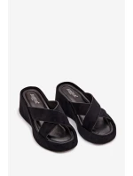 Dámské pantofle na platformě z eko semiše černé Calorine