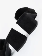 Zajímavé černé dámské nazouváky na širokém podpatku Zajímavé černé dámské nazouváky na širokém podpatku