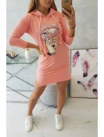 Šaty s delšími zády a barevným meruňkovým potiskem Šaty s delšími zády a barevným meruňkovým potiskem