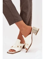 Kožené lodičky na podpatku s ozdobným páskem D&A CR61-3063 Bílé