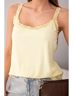 Dámská halenka na ramínka s krajkovým zakončením žlutá Dámská halenka na ramínka s krajkovým zakončením žlutá