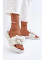 Dámské šedé sandály s ozdobou na nízké platformě Cedrella