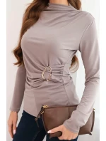 Dámská blůza z viskózy s nařasením a ozdobnou sponou fango