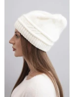 Dámská zimní čepice z vlny a s proplétaným vzorem K428 ecru