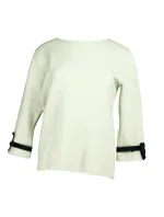 Dámský svetr na rukávech zdobený bílým plisovaným volánkem a černou stužkou SW 0202 - Gemini Dámský svetr na rukávech zdobený bílým plisovaným volánkem a černou stužkou SW 0202 - Gemini