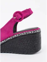 Dámské sandály na klínku FL1628 Fuchsie - GOODIN Dámské sandály na klínku FL1628 Fuchsie - GOODIN