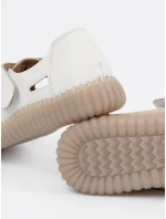 Stylové dámské polobotky bílé na plochém podpatku Stylové dámské polobotky bílé na plochém podpatku