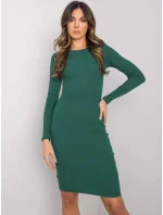 Vypasované žebrované šaty v lahvově zelené barvě s kulatým výstřihem (5131-38)