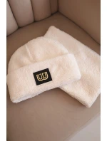 Dámská polarová souprava čepice a šála s ozdobnou nášivkou světle béžová
