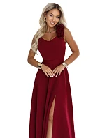 643-9 Elegantní večerní maxi šaty s rozparkem a růžemi – vínové 643-9 Elegantní večerní maxi šaty s rozparkem a růžemi – vínové