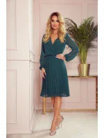 ISABELLE - Plisované dámské šaty v lahvově zelené barvě s dekoltem a dlouhými rukávy 313-1