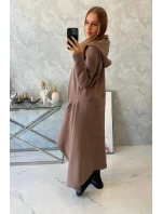 Zateplené šaty s delšími stranami mocca Zateplené šaty s delšími stranami mocca