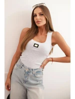 Dámská pruhovaná top na ramínkách s ozdobnou nášivkou světle šedá Dámská pruhovaná top na ramínkách s ozdobnou nášivkou světle šedá