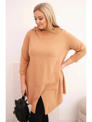 Dámská bavlněná blůza Plus Size asymetrická s ohrnutým rukávem jasně camelová
