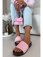 Ženské pantofle s zlatými sponami Růžové Ferinna