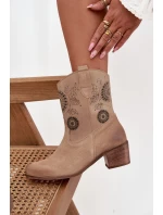 Semišové kožené dámské kotníky s perforací na podpatku Zazoo 3844 Béžové Semišové kožené dámské kotníky s perforací na podpatku Zazoo 3844 Béžové