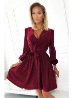 BINDY - Velmi žensky působící dámské šaty ve vínové bordó barvě s dekoltem 339-3