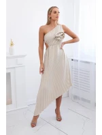 Plisované šaty s květinou světle béžová Plisované šaty s květinou světle béžová
