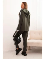 Dámský komplet s viskózou, s lampasem a sportovním sako khaki Dámský komplet s viskózou, s lampasem a sportovním sako khaki