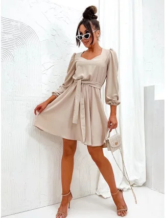 Elegantní béžové šaty s rozšířenou spodní částí (8249)