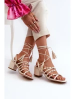 Béžové sandály na nízkém podpatku se zavazováním Chrisele zdobené cvočky