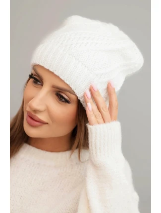 Dámská zimní čepice z vlny K441 bílá Dámská zimní čepice z vlny K441 bílá