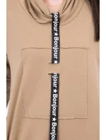 Velbloudí šaty s kravatou Velbloudí šaty s kravatou