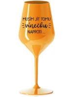 MUSÍM JÍT TOMU VÍNEČKU NAPROTI... - oranžová nerozbitná sklenice na víno 470 ml MUSÍM JÍT TOMU VÍNEČKU NAPROTI... - oranžová nerozbitná sklenice na víno 470 ml