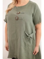 Bavlněné dámské šaty Plus Size s prodlouženým zadním dílem a kapsou khaki