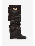 Dámské Kozačky Na Podpatku S Ohnutým Žíním A Zlatým Detalem Černé Diorna Dámské Kozačky Na Podpatku S Ohnutým Žíním A Zlatým Detalem Černé Diorna