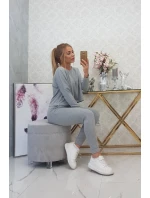Souprava s oversize šedou halenkou Souprava s oversize šedou halenkou
